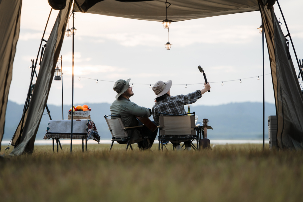 如果是想要感受露營的感覺，可以選擇一個露營地，將帳篷搭起來，超有成就感！