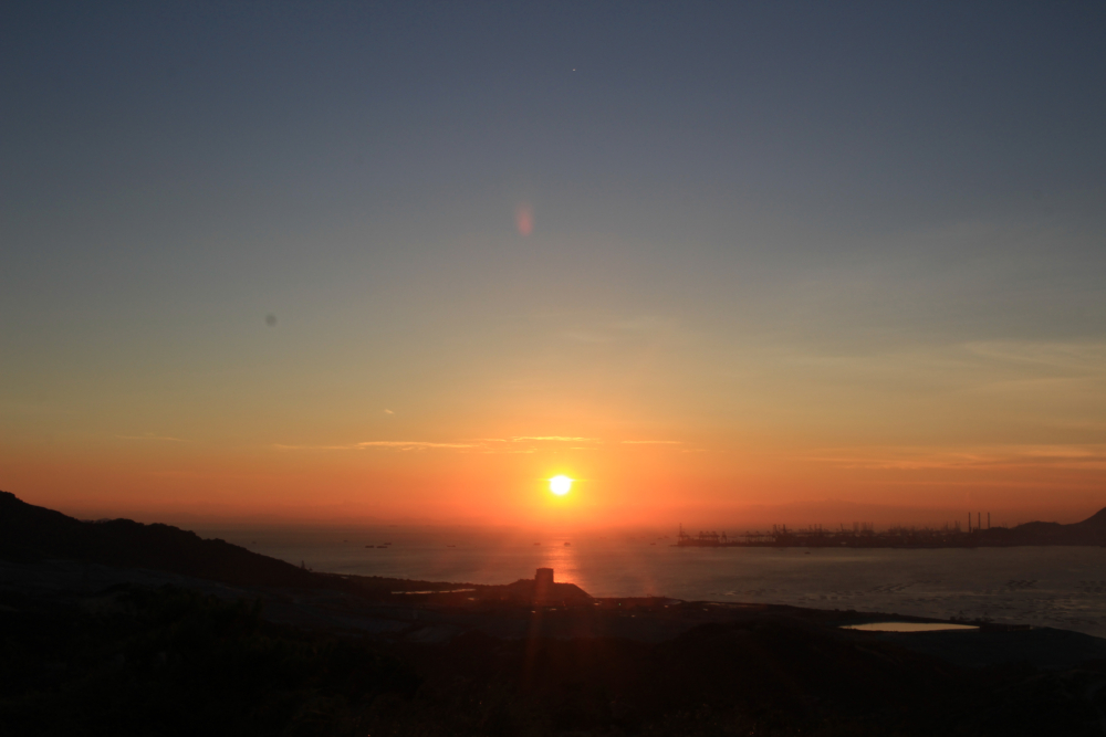 屯門行山好去處：菠蘿山——挑戰港版大峽谷。