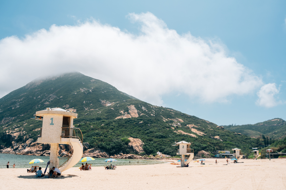 石澳泳灘絕對是港島人氣首選,水清沙幼,海水質素長年獲環保署評為一級,非常適合游泳、曬太陽和玩水上活動。