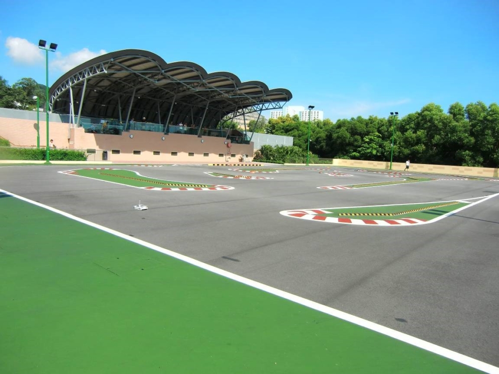 園內設有全港首個國際標準模型車場