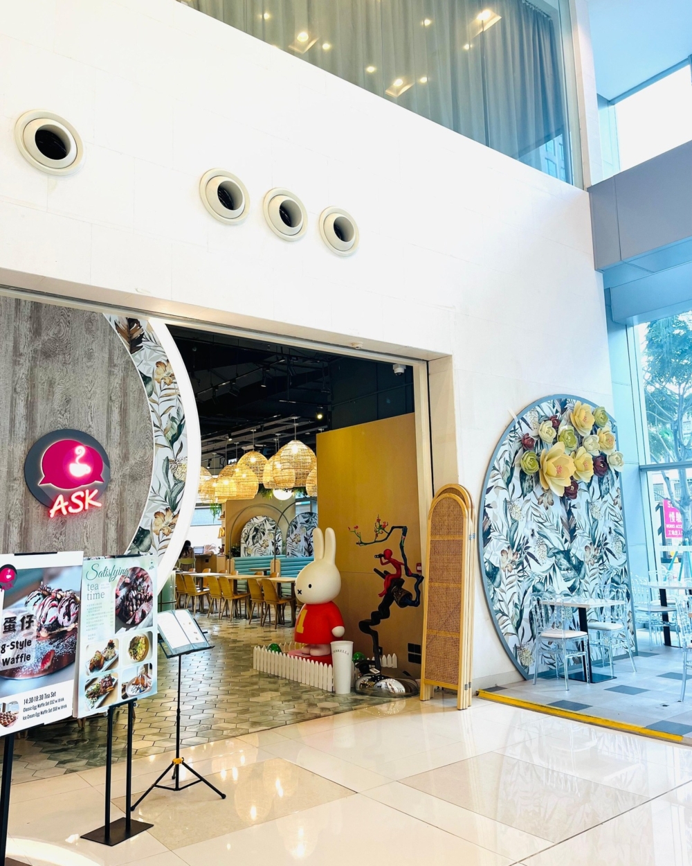 ASK Café 位於觀塘偉業街宏利金融中心地下，是一間結合西日融合風格的精品 cafe / coffee shop。