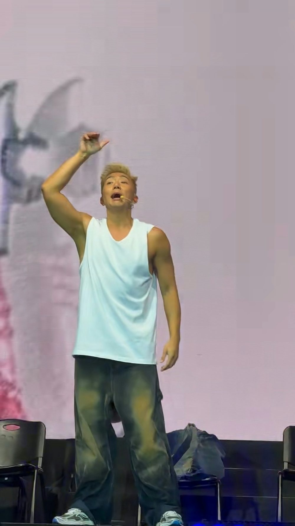 有粉絲感嘆劉浩龍多年來沒有走樣，看起來跟出道時沒有太大分別，凍齡力簡直驚人