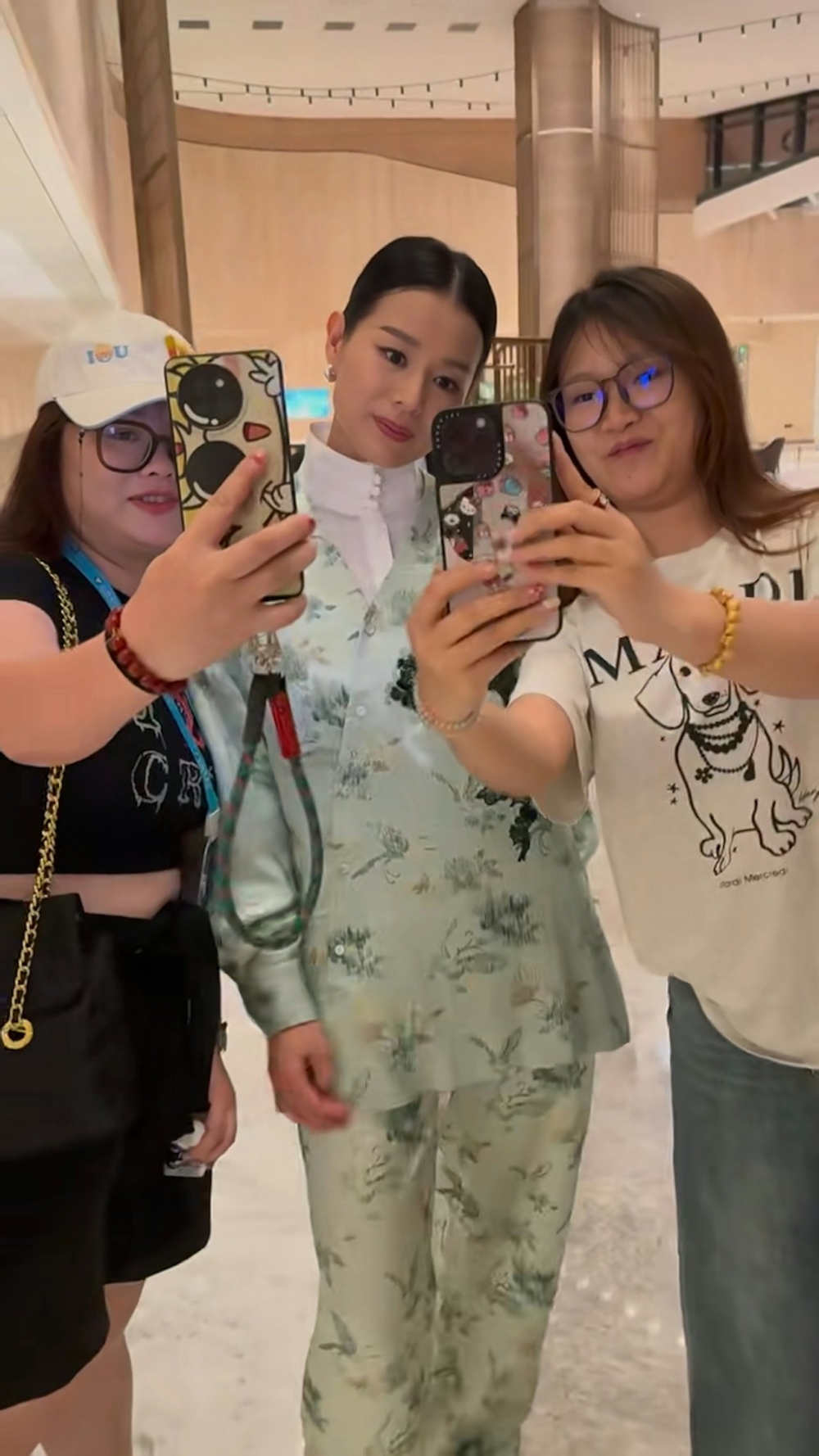 現年45歲的胡杏兒近年專注內地發展，演技獲得認可外，在當地累積了不少人氣