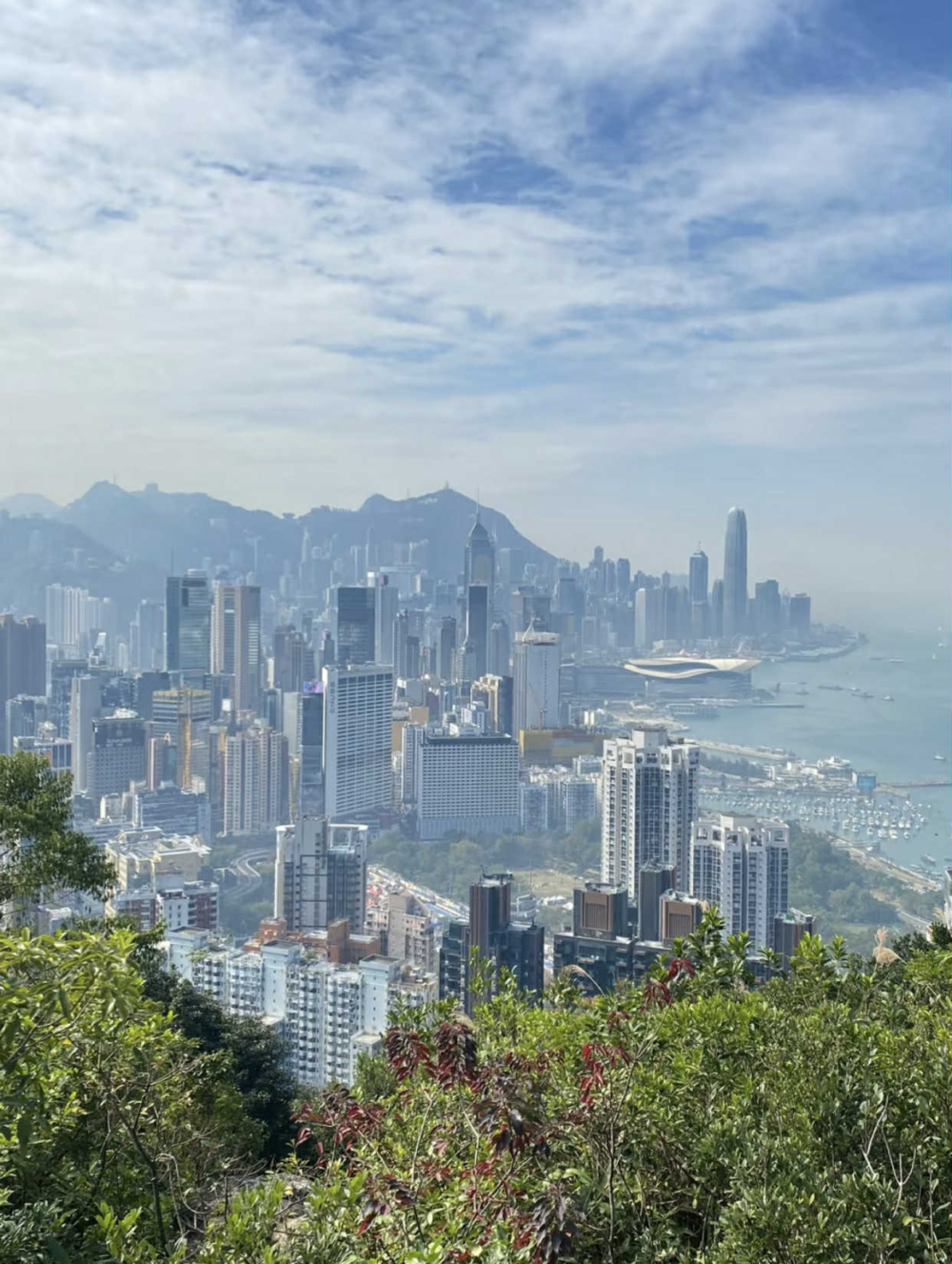 西高山鄰近太平山頂,海拔494米,是港島第四高的山峰,亦是觀賞日落和夜景的熱門行山地點!
