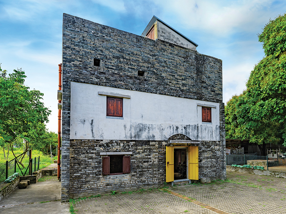 碉堡對面就是泥灘，可以在這裡欣賞完之後直落泥灘睇日落！