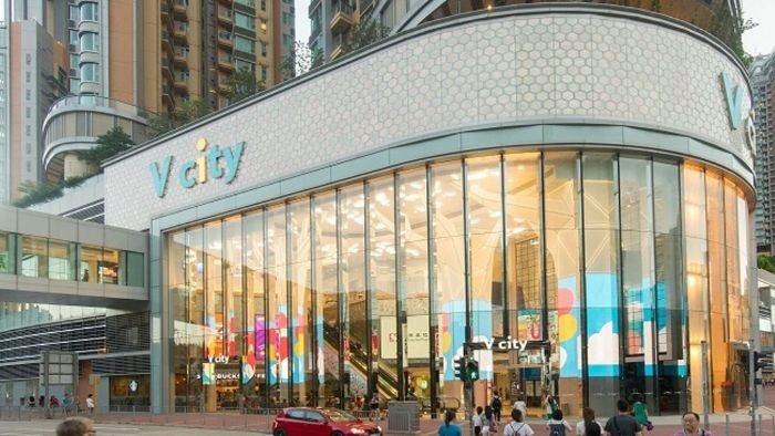 屯門室內好去處：V city——交通方便，一站式食買玩。
