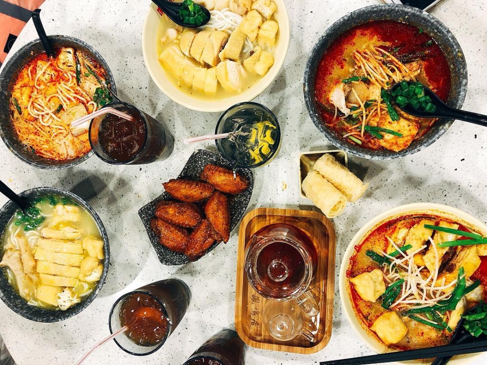 鳳鳴居因招牌醉雞湯米線而聲名大噪