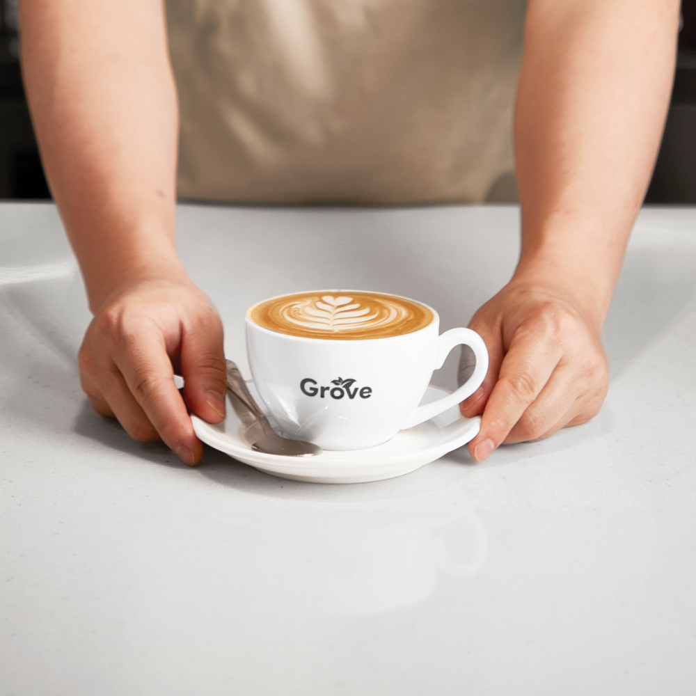 Grove Cafe & Bar主打即磨咖啡、花茶、果茶與輕食，適合在商場走累時坐下來好好放鬆一下