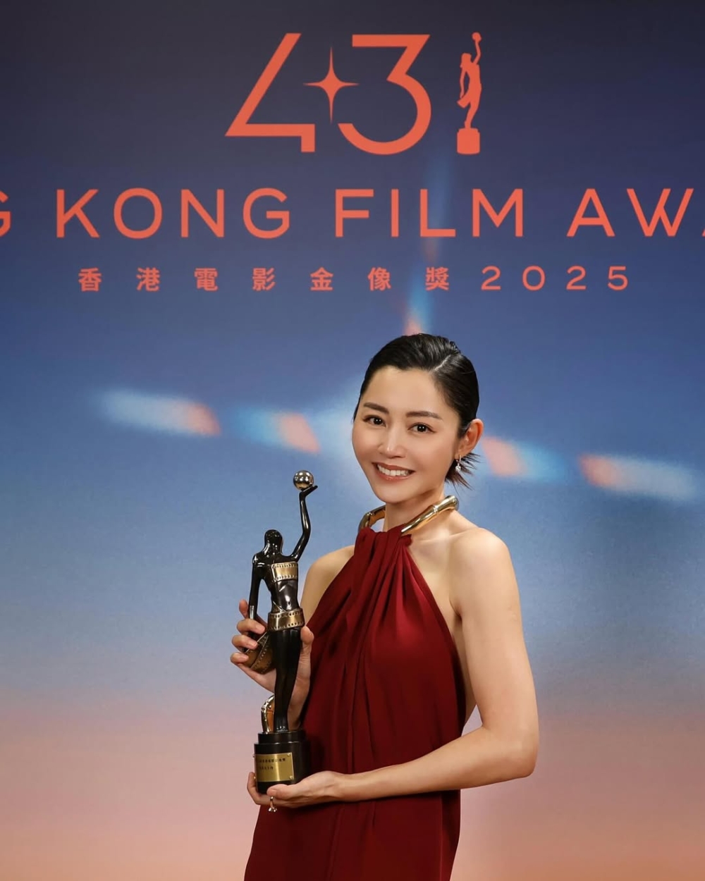 現年40歲的衛詩雅，早前在「第43屆香港電影金像獎」中憑《破．地獄》大熱奪得「最佳女主角」獎，首度封影后！