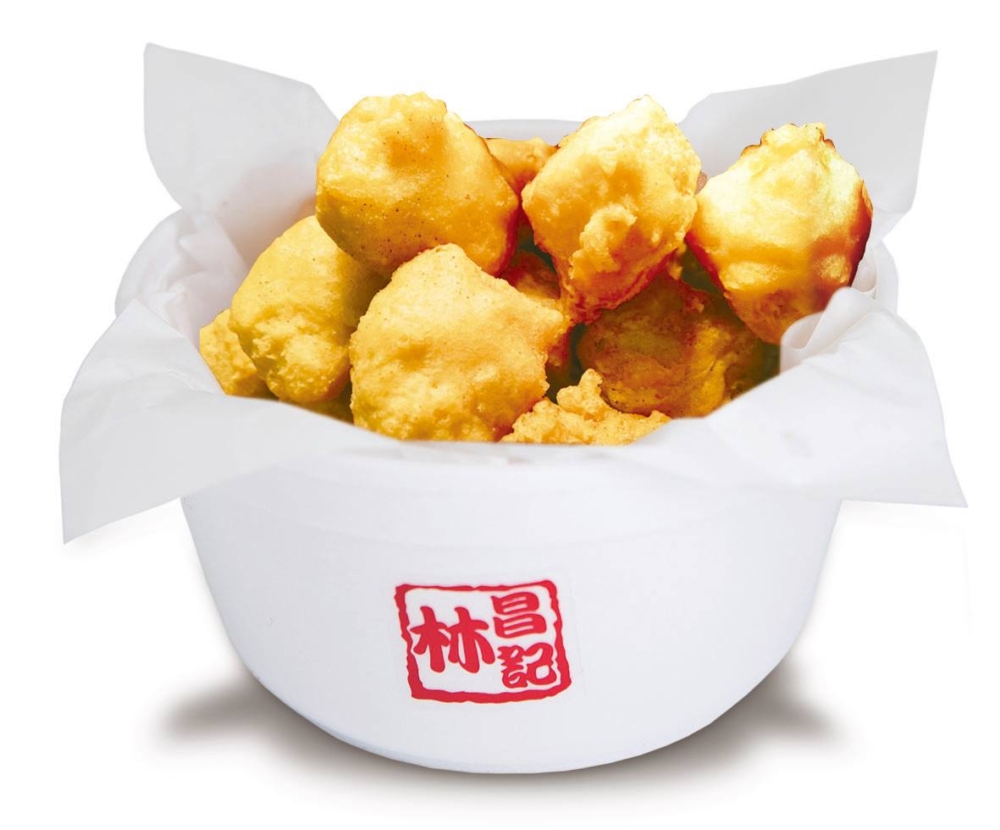 手工魚蛋爽口彈牙、魚香四溢，沾上咖哩醬更添風味，被不少老饕奉為「神級魚蛋」