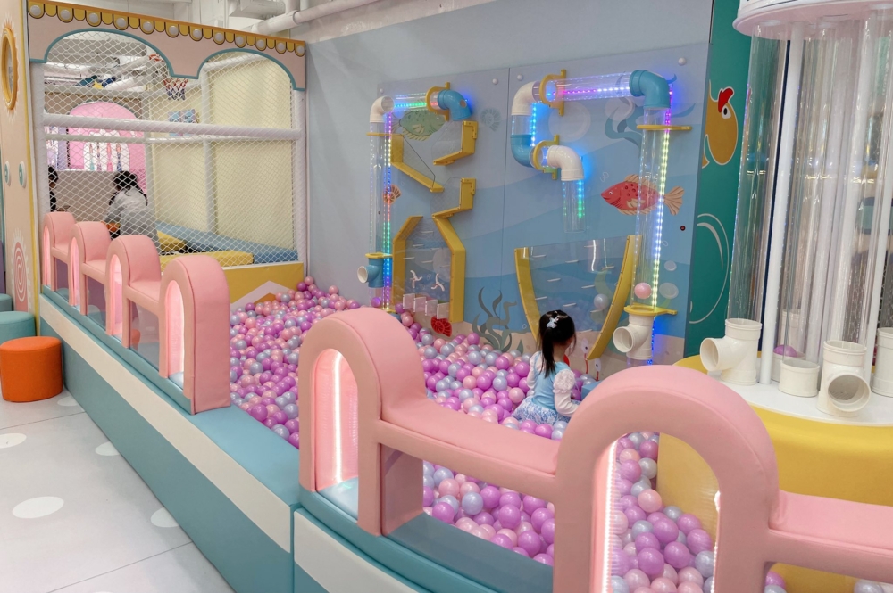 Sunday Island設有彩色波波池、滑梯、攀爬牆、沙池、角色扮演屋、迷你超市等遊樂設施，小朋友一進場基本上就不想走了