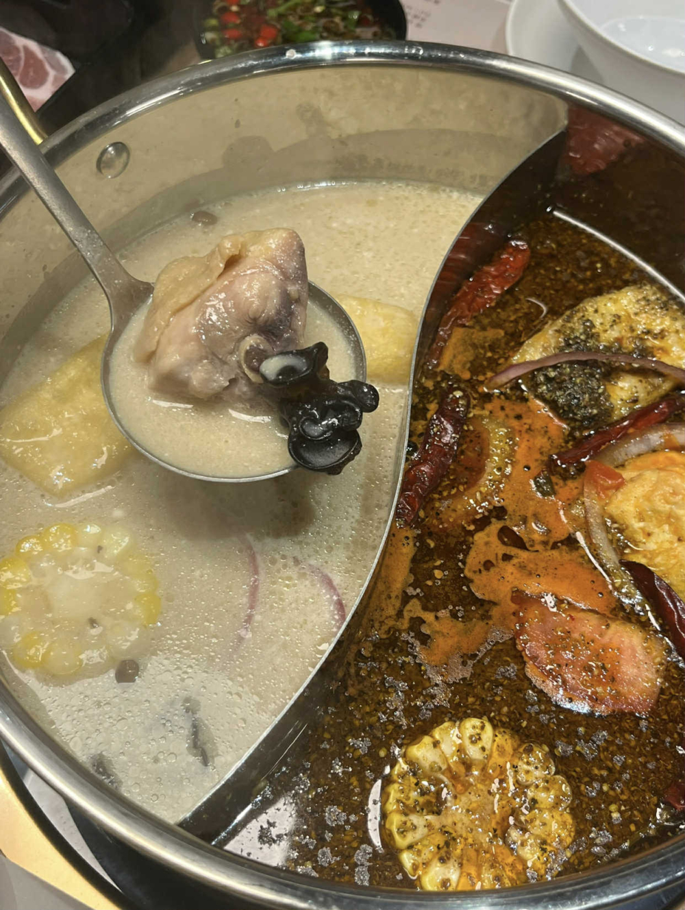 創興廣場美食推介：鍋霸吃到飽台式養生火鍋 。