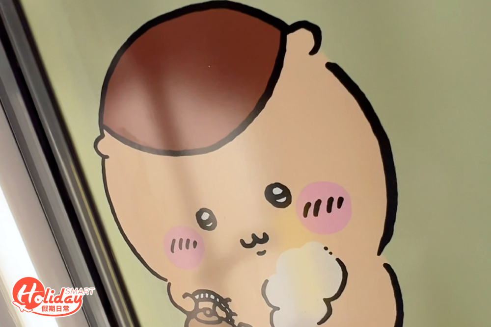 主題輕鐵車身以故事中的日間森林為背景。