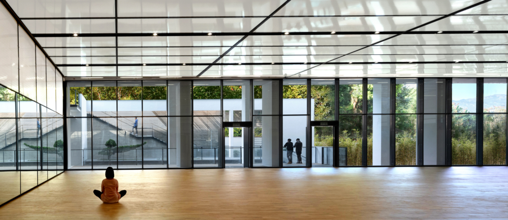 車公廟體育館以獨特的日系極簡風格，成為運動愛好者和文青攝影控的新晉打卡熱點。