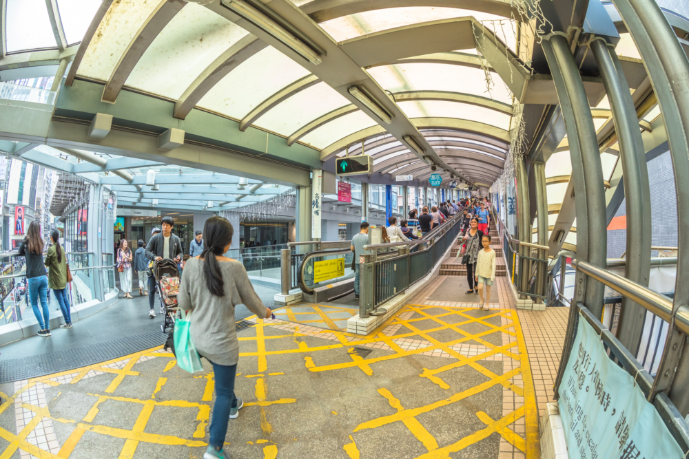 這條經典的香港旅遊路線提供了城市的獨特風光,是全球最長的戶外自動手扶梯,現時也變成了香港景點地標之一。
