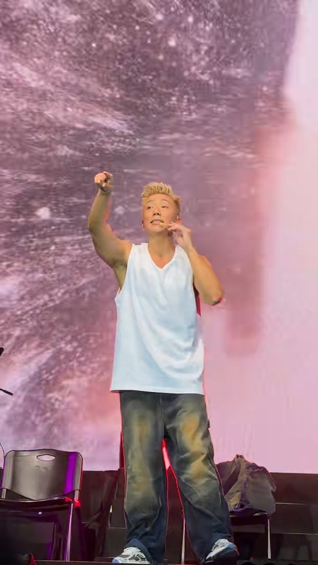 同時劉浩龍當日有穿上背心大曬麒麟臂，就被讚身形Fit爆