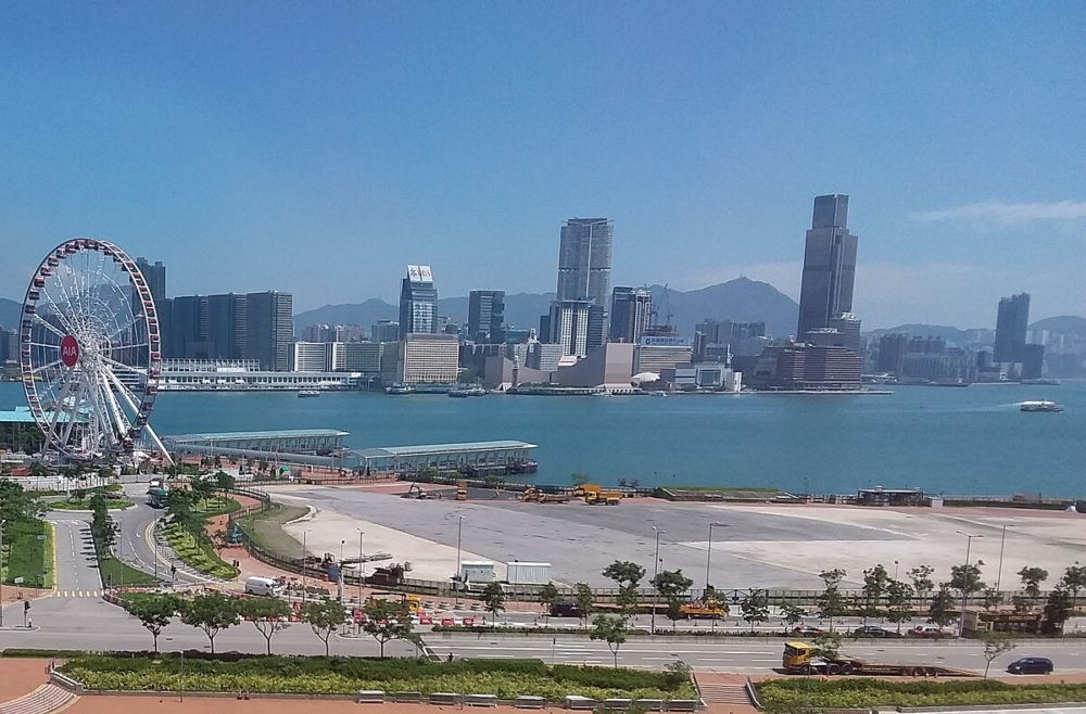 中環海濱活動空間位於香港島中西區中環龍和道9號，面向維多利亞港