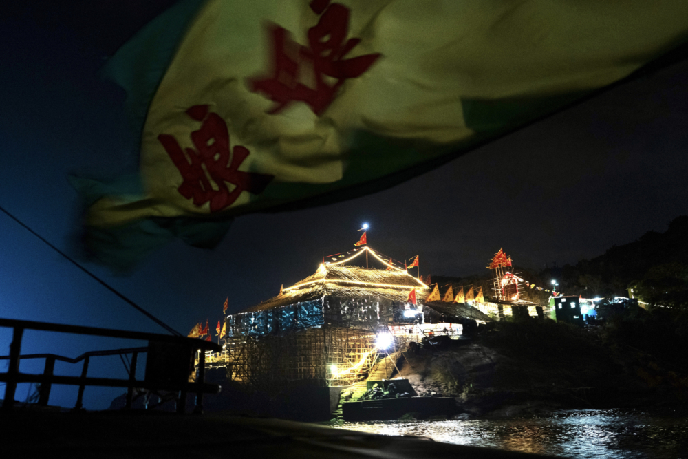 蒲台島天后廟每年農曆三月廿三的天后誕以石灘懸崖搭戲棚上演神功戲，熱鬧非凡，吸引遊客與善信感受傳統文化及南中國海的壯麗景觀。