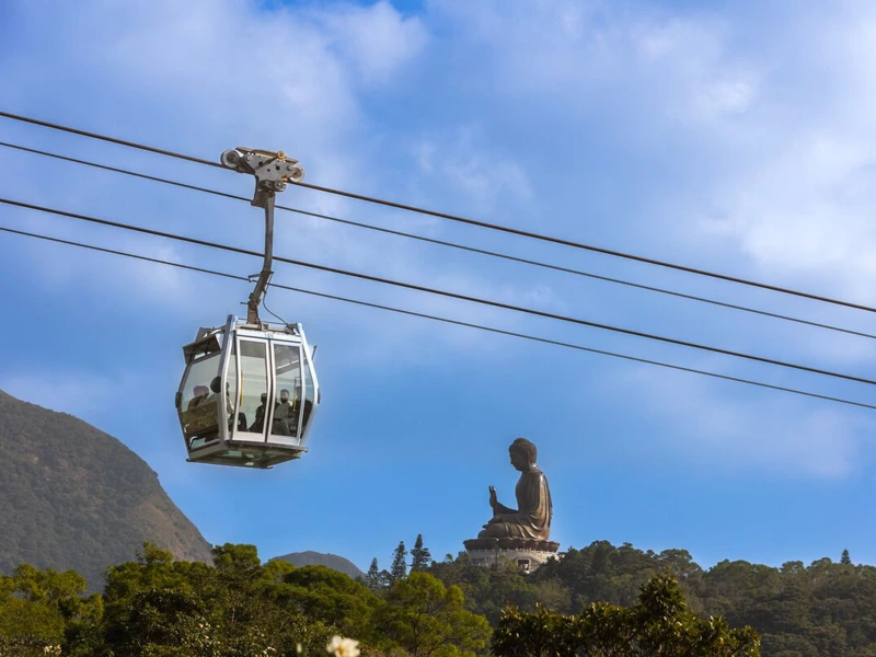 全景車廂於2022年推出，車底和四面採用高透明度玻璃，能360度無死角欣賞大嶼山美景，宛如漂浮空中，是最佳拍照打卡選擇。