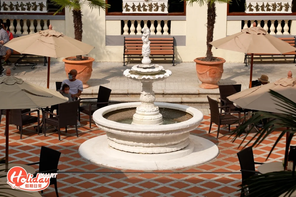 影灣園最吸睛的就是中間那個圓拱洞，影相超靚！