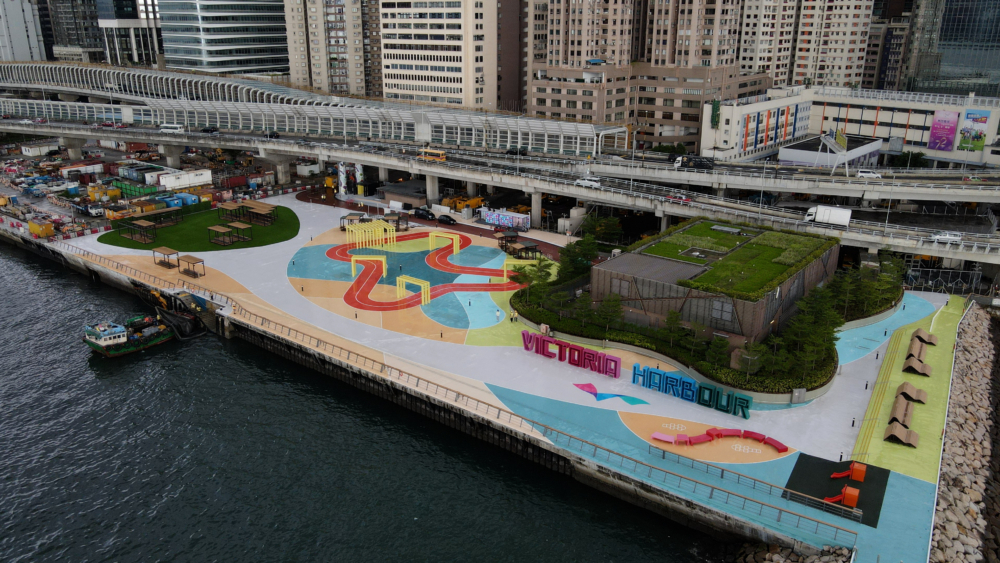 炮台山東岸公園主題區位於港島北角，佔地約9,800平方米，自2021年9月25日起全天免費開放，交通便利，是人氣海濱休憩地標。