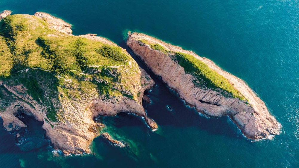 萬宜地質步道位於萬宜水庫，是香港世界地質公園的亮點之一。