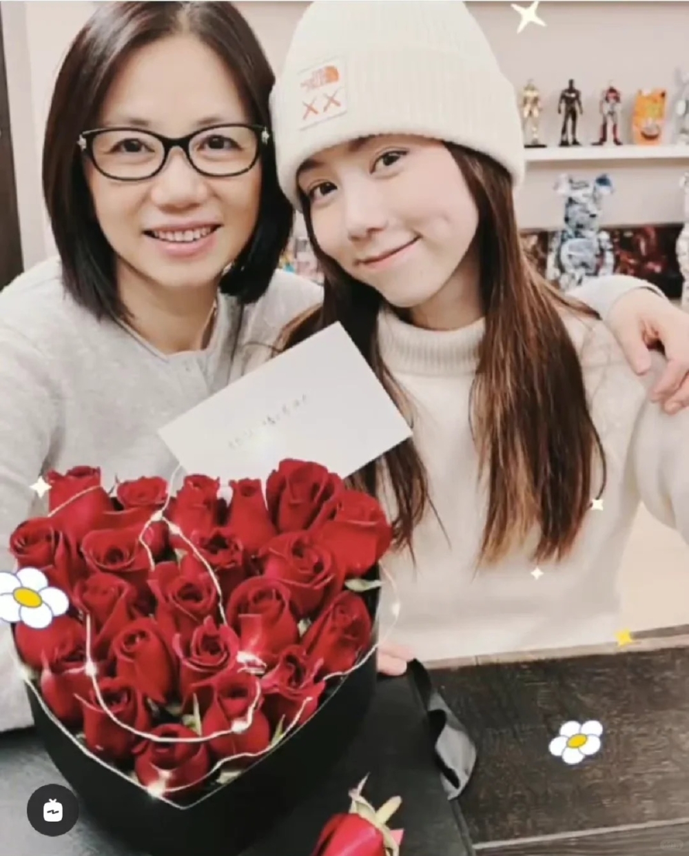 2018年底極孝順的G.E.M.就有斥資2,200萬，以容佳文名下購入柏傲灣一個四房樓王。