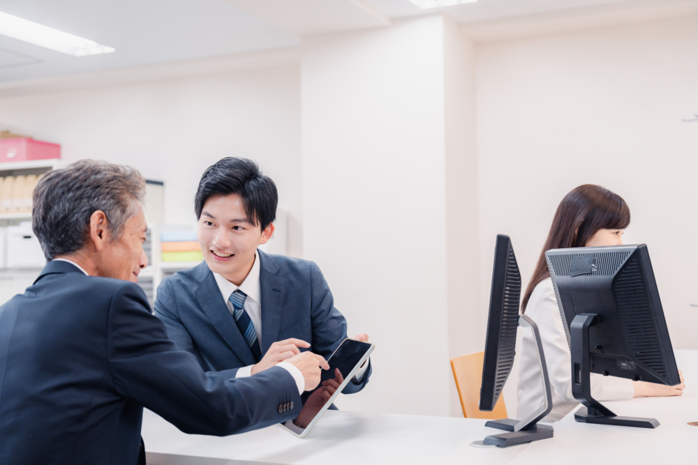 山頂纜車長者優惠票的購票方式相對便捷，以確保長者能夠輕鬆購買。