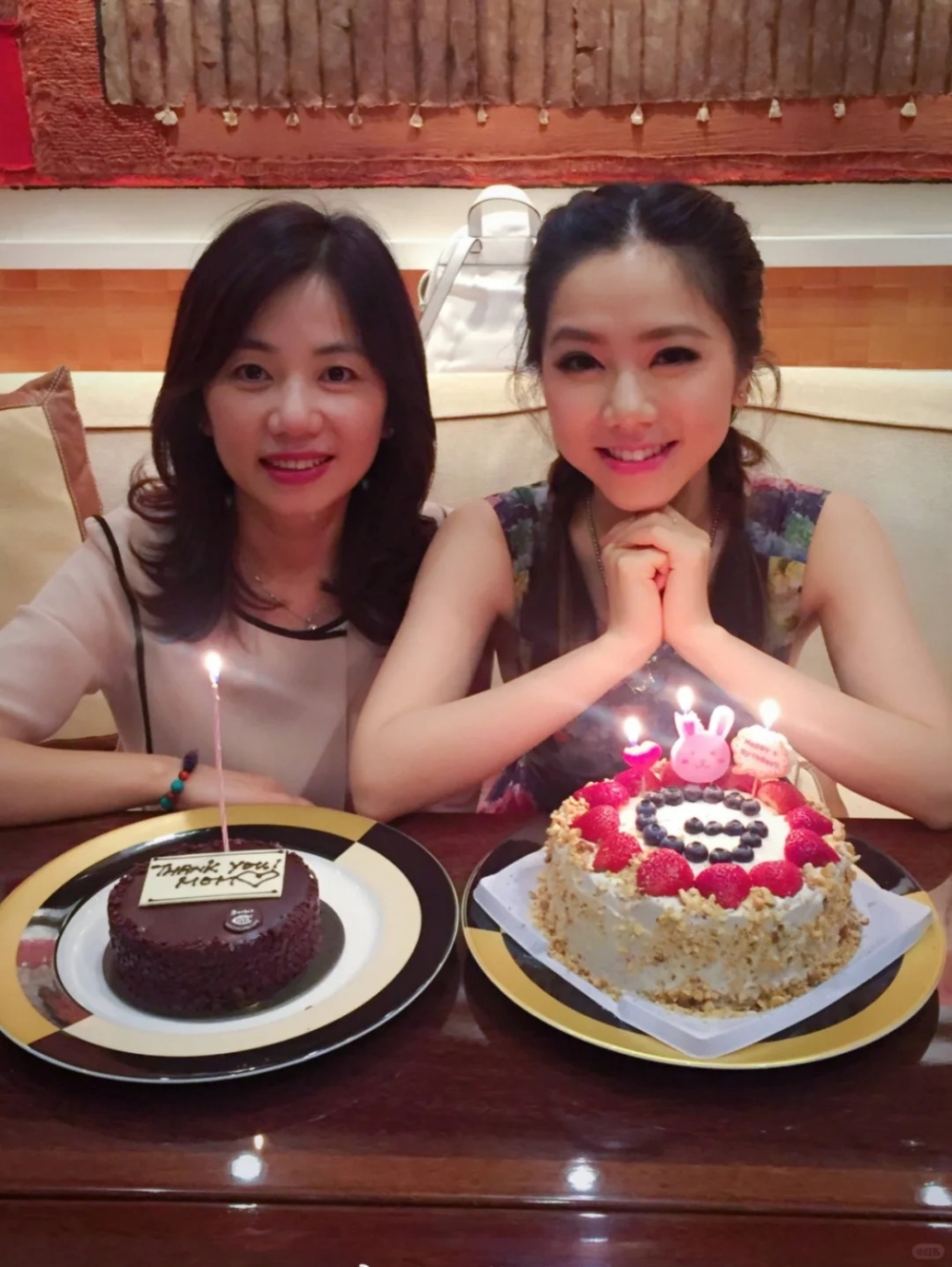 近日有位鄧紫棋（G.E.M.）超級粉絲於小紅書分享，指近日於荃灣一間平民茶餐廳偶遇G.E.M.媽媽