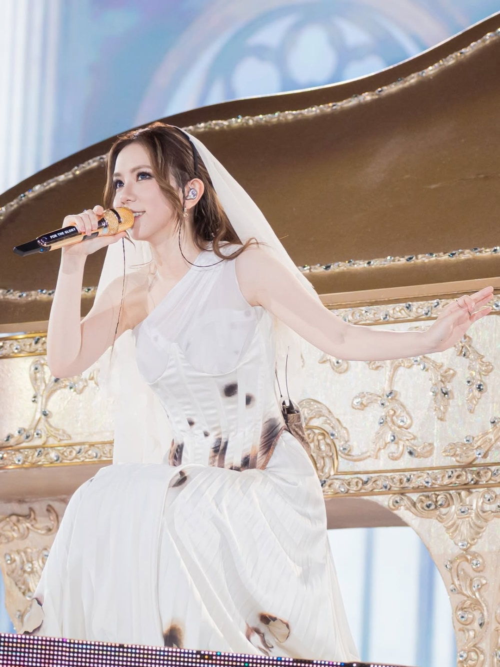 G.E.M. 當年缺席叱咤頒獎禮