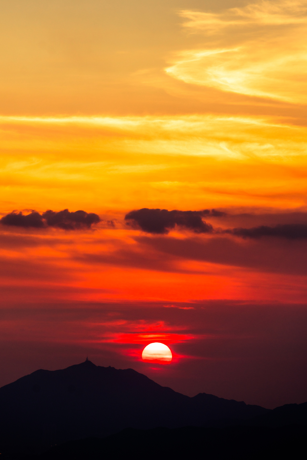 如果需要行山，一定要穿著防滑行山鞋，並帶上頭燈或手電筒、足夠的飲用水和保暖外套。