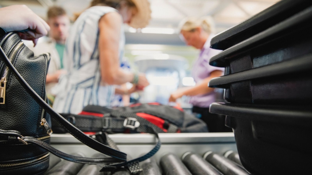 雖然台胞證落地簽技術上可行，但因規定不穩定且風險極高，為了避免被拒絕入境或遣返，最保險的做法是提前辦好台胞證。