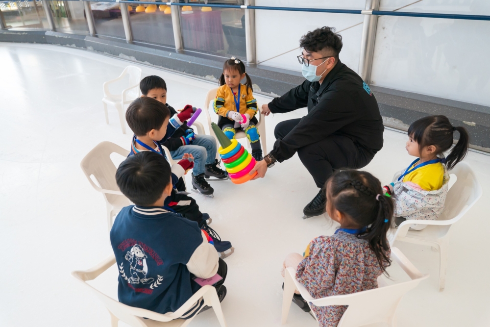 太古城「冰上皇宮」部分時段會保留給溜冰學校課程而不對外開放，建議前往前先致電或上網確認最新時間表。