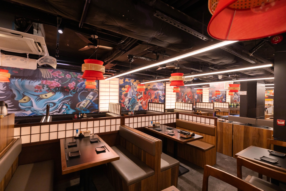 黑木亭居酒屋全店提供110個座位，以現代日式風格打造