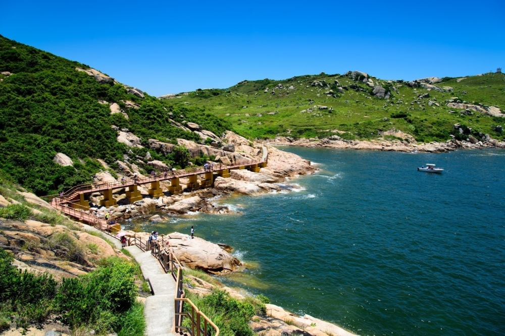 蒲台島的生態資源豐富，是候鳥遷徙的重要中途站，記錄到328種鳥類、50種蝴蝶，以及香港特有物種盧氏小樹蛙。