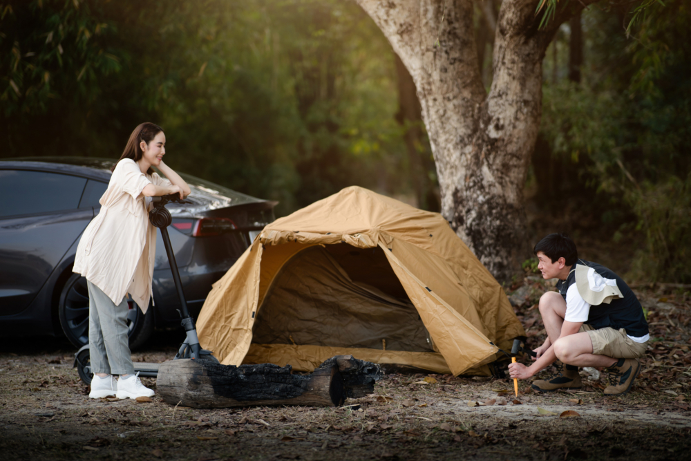 汽車露營是一種將裝備運送到營地後，再於車旁或車頂搭建帳篷的露營方式，汽車主要功能為運輸和儲物，過夜則在帳篷內。