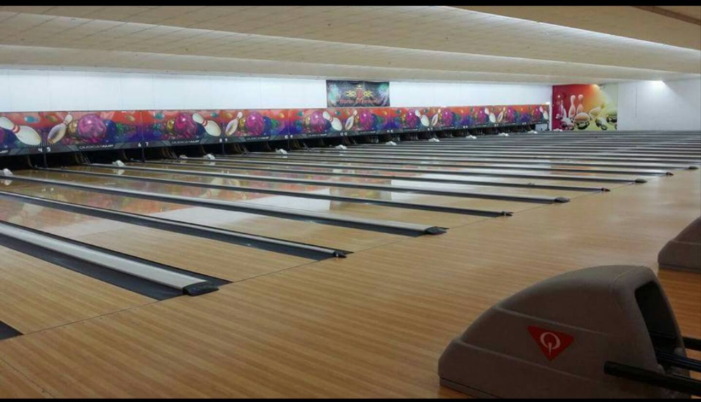 美樂保齡球場24 條標準保齡球道，每道皆配備 自動計分系統
