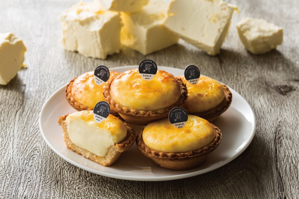 經典芝士鹹香與奶香結合成濃郁香滑芝士餡，一入口的軟滑芝味在口中蔓延