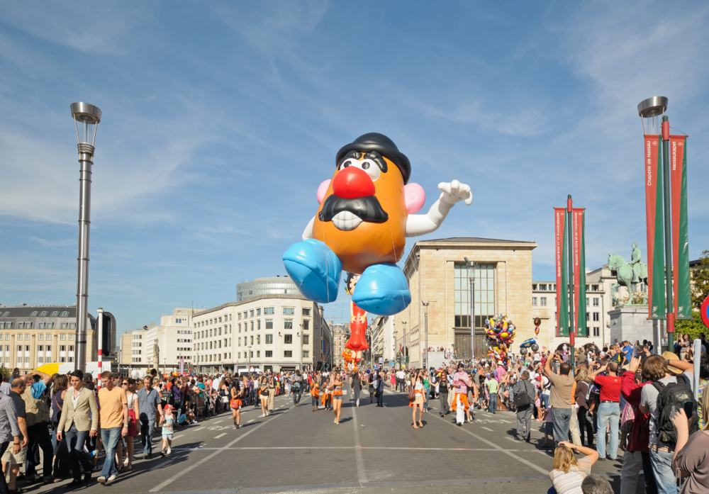 香港首個大型卡通輕氣球巡遊「Merry Balloon」聖誕登場！近20個人氣IP角色齊聚維港天空