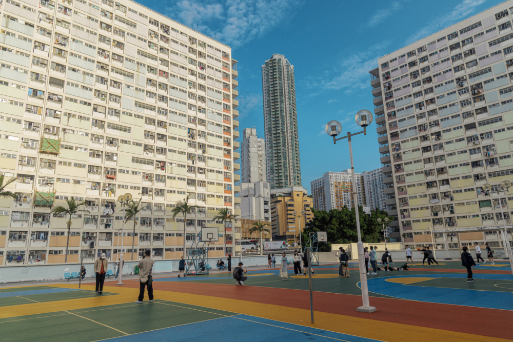 彩虹邨位於九龍黃大仙區，交通十分便利，無論搭地鐵或巴士都輕鬆到達！