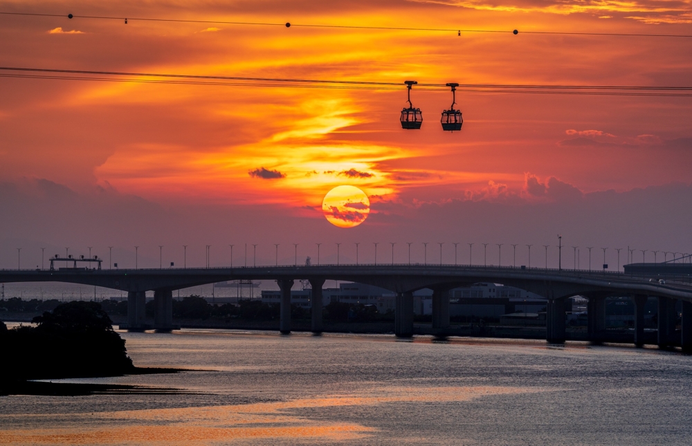 遊玩昂坪360前，建議先查官網公告、提前網購門票，並選擇平日或非尖峰時段前往，以避開人潮，享受更舒適的旅程。