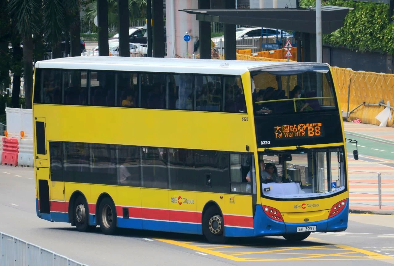 蓮塘口岸專營巴士提供多條路線,由九巴及城巴營運,覆蓋香港不同地區,並設有多項八達通優惠,例如即日回程折扣或來回證,助旅客省錢又省時。