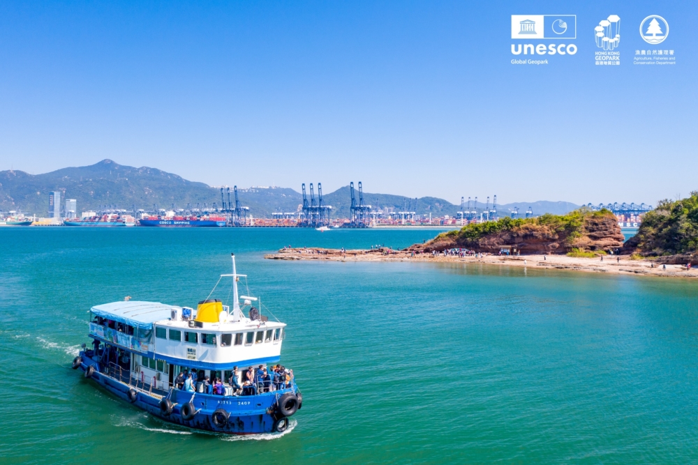 香港地質公園無單一入口，交通方式因景點而異。