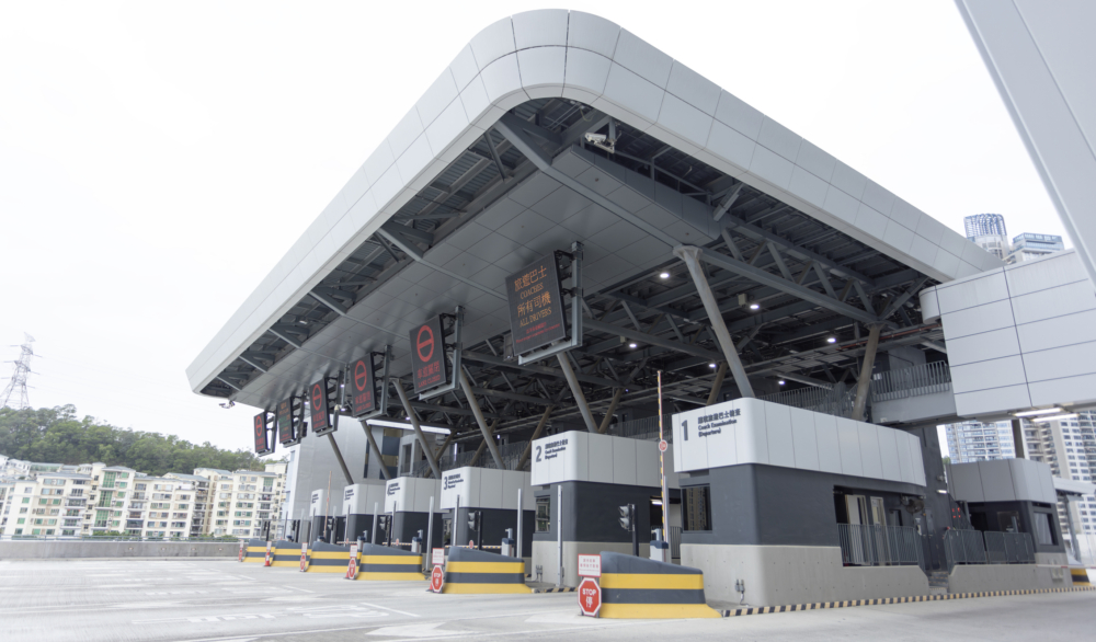 前往蓮塘口岸的自駕人士，若需使用其停車場服務，必須留意其嚴格的預約方法與相關指南。