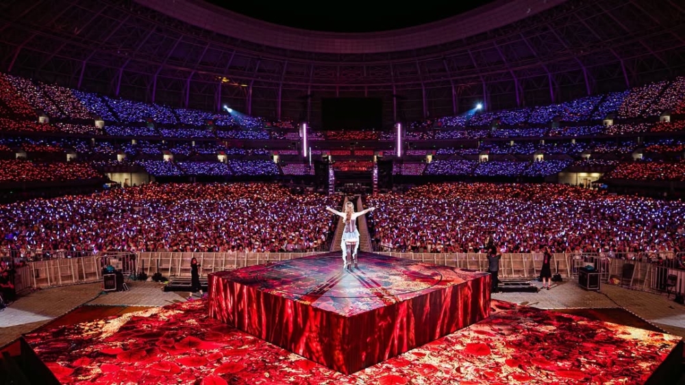 網友力撐G.E.M.並串爆藍奕邦：「G.E.M.一場啟德＝藍奕邦成世」