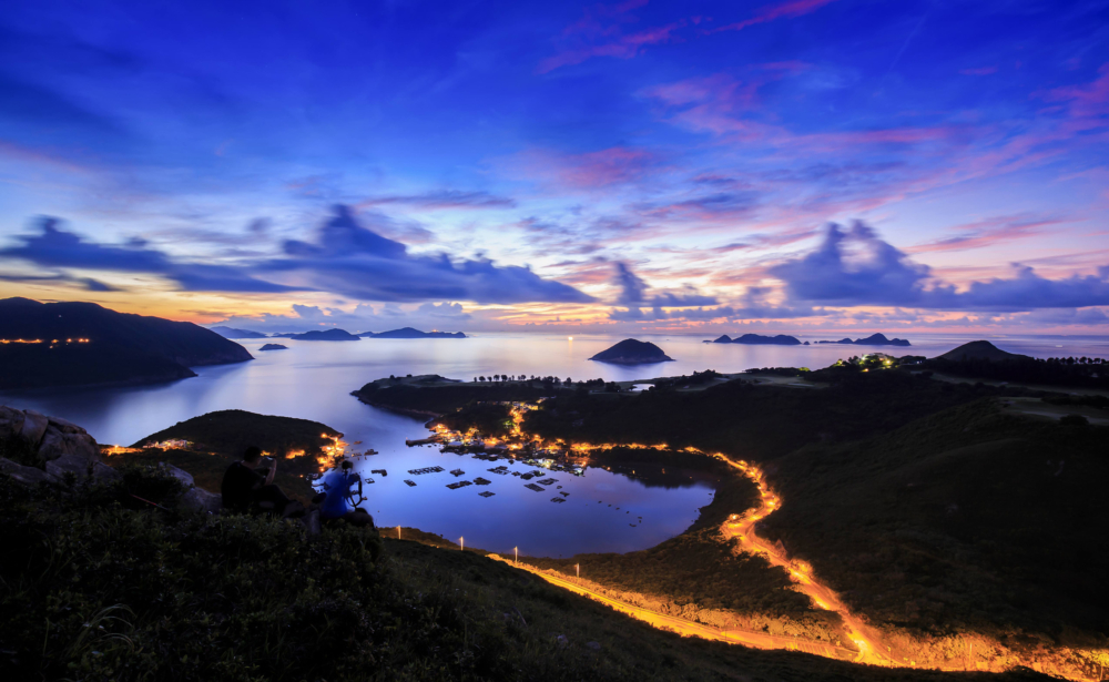蒲台島露營需備足水源，因水井及洗手間僅在大灣村，距營地約45分鐘；風大，帳篷需固定，勿在草地生火，垃圾須打包帶走以保護環境；沿海營地適合觀星與拍照，擁有絕美海景與星空。