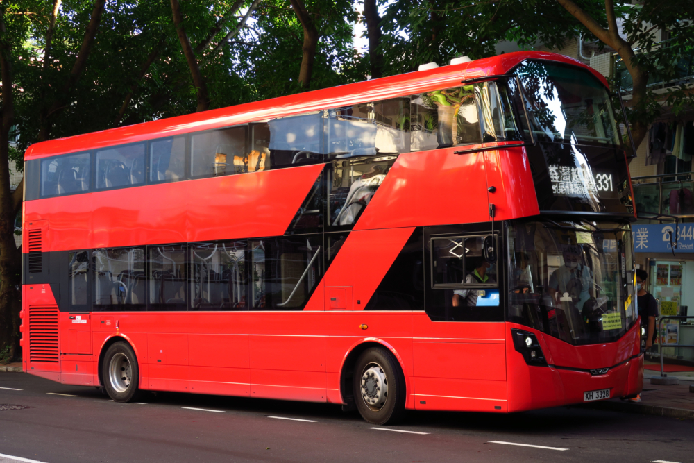 巴士是前往馬灣最方便的方式，班次多且覆蓋港九新界多個地點，車站大多位於港鐵站旁，轉乘輕鬆快捷！