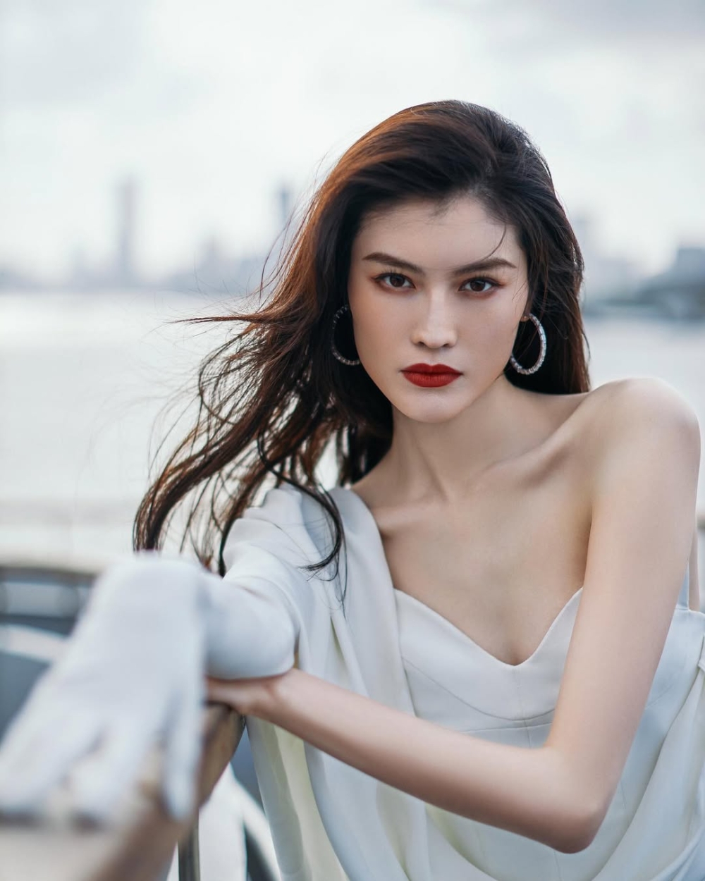 何穗原來已近半年沒有接新代言，更沒有出席大型時尚活動