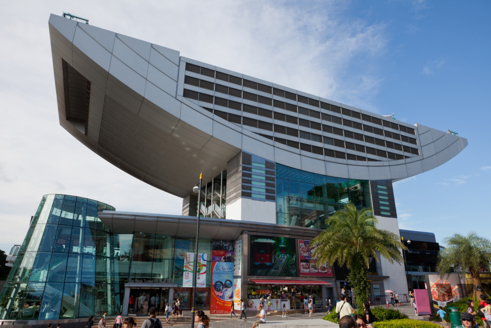 山頂的360度觀景台則能讓你飽覽香港「百萬夜景」的全景。