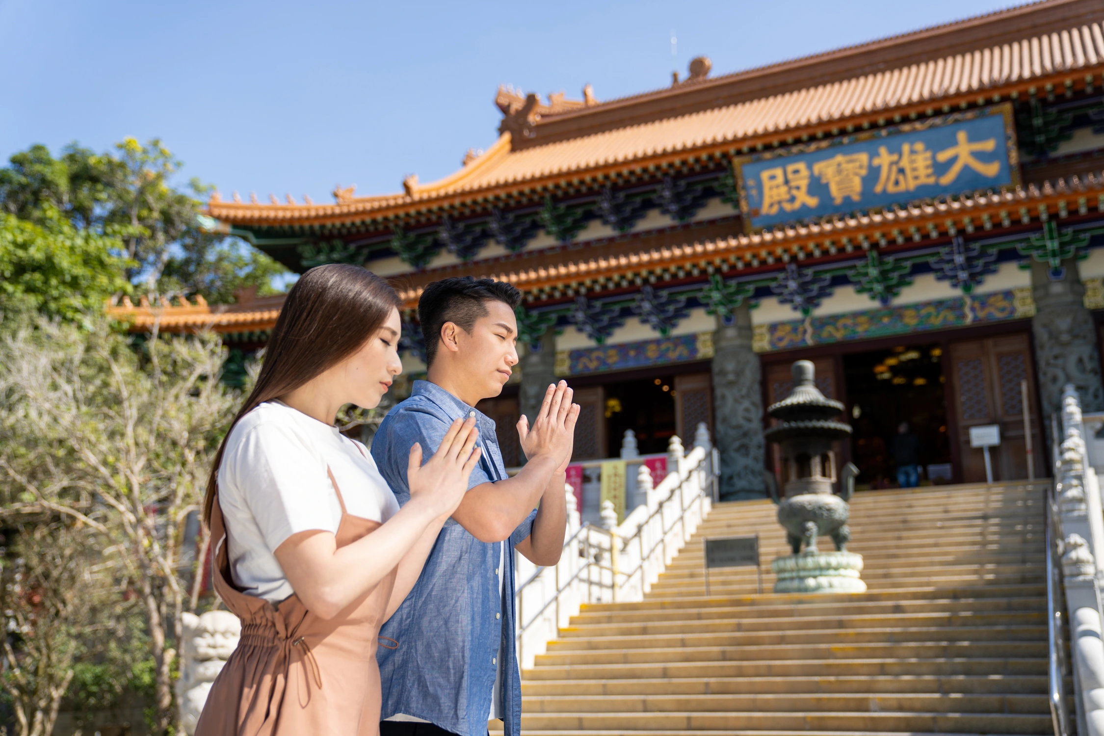 寶蓮禪寺是香港歷史最悠久的佛教寺廟之一，前身為「大茅蓬」，於1924年正式定名，並被譽為「南天佛國」。